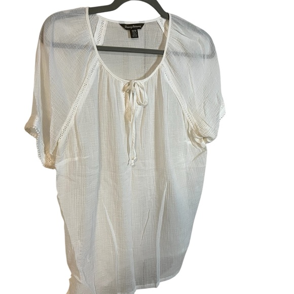 A white cotton Tommy Bahama top in size medium - Picture 2 of 7